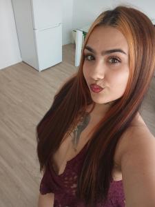 654637318: Chica busca chico en Barcelona