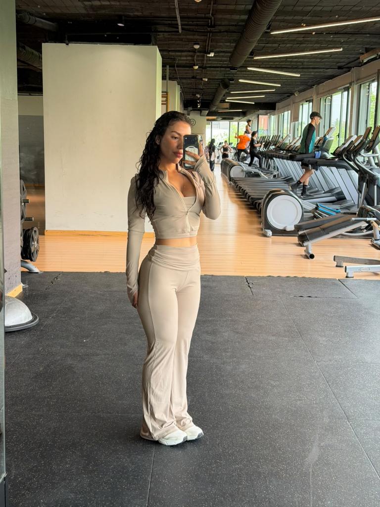 697761242: Chica busca chico en Tenerife