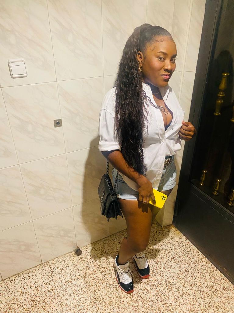 613936010: Chica busca chico en Barcelona
