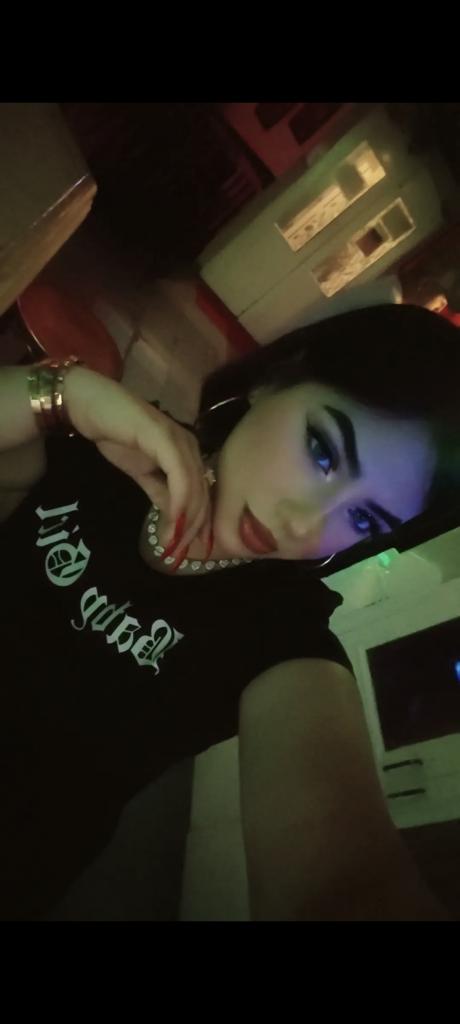 663449323: Chica busca chico en Cádiz