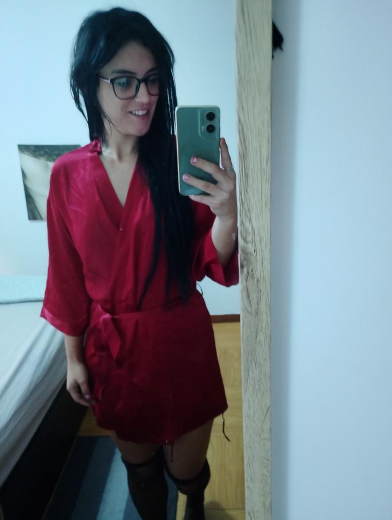664616927: Chica busca chico en La Coruña
