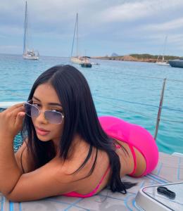 Chica busca chico en Ibiza: 
