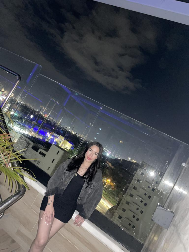 Chica busca chico en Ibiza: 