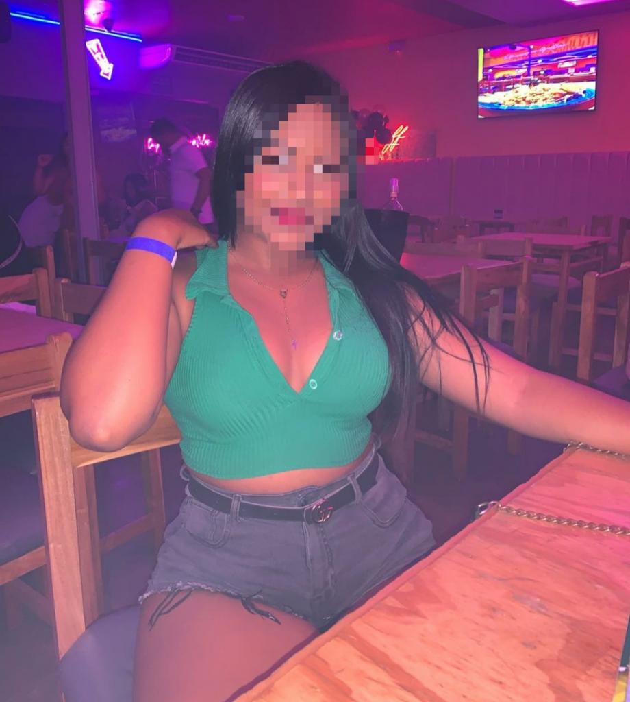 667299856: Chica busca chico en Sevilla