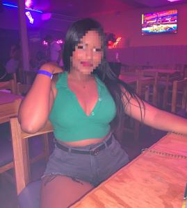 667299856: Chica busca chico en Sevilla