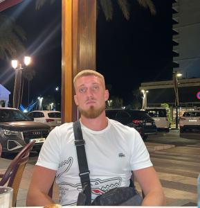 672305617: Chico busca chica en Málaga