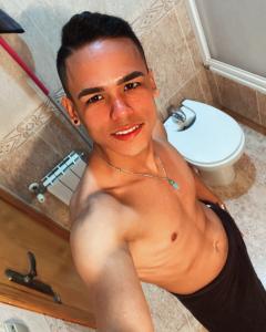 661113241: Chico busca chica en Murcia