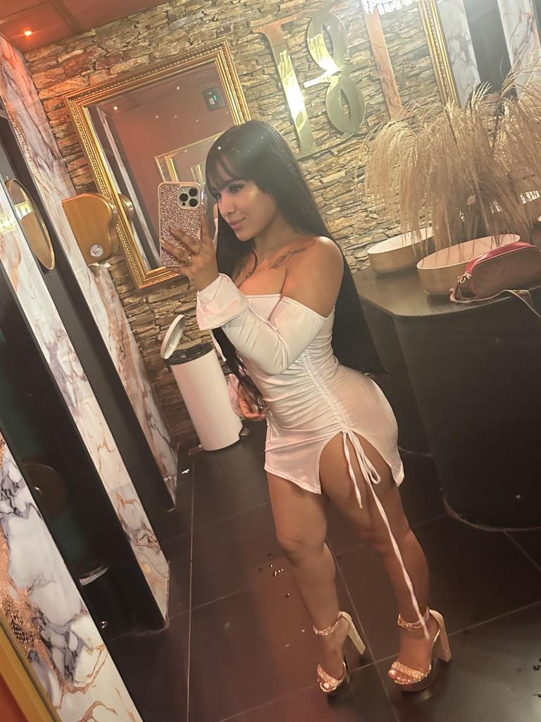 647681382: Chica busca chico en Valencia