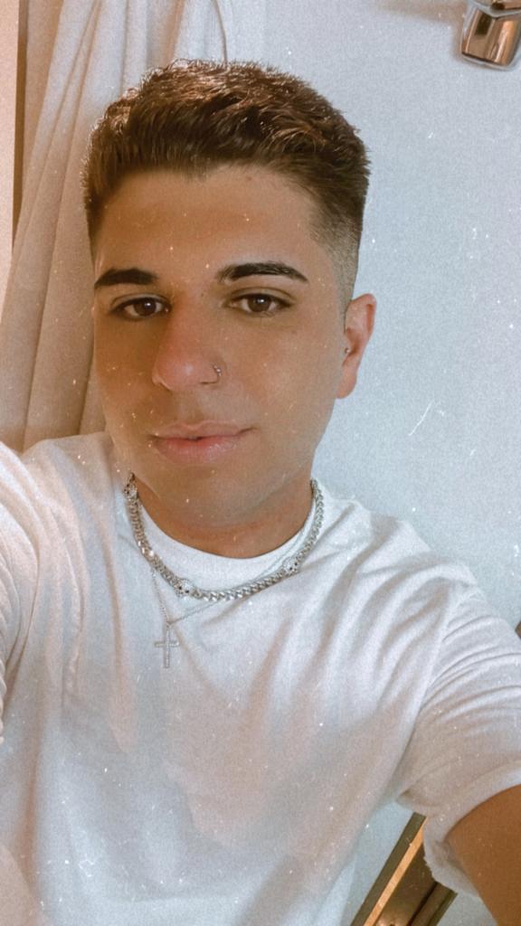 631341789: Chico busca chica en Lugo