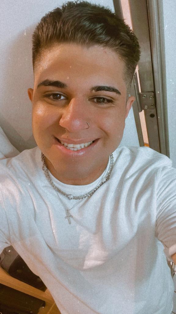 631341789: Chico busca chica en Lugo