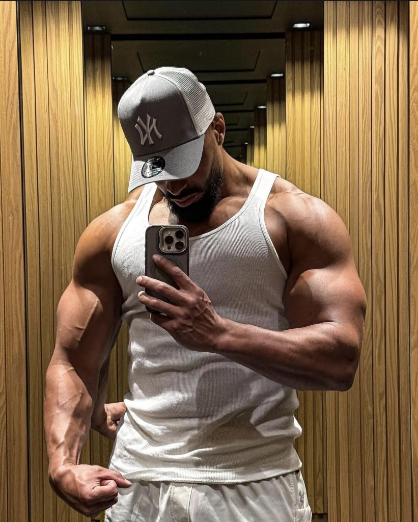 671854137: Chico busca chica en Málaga