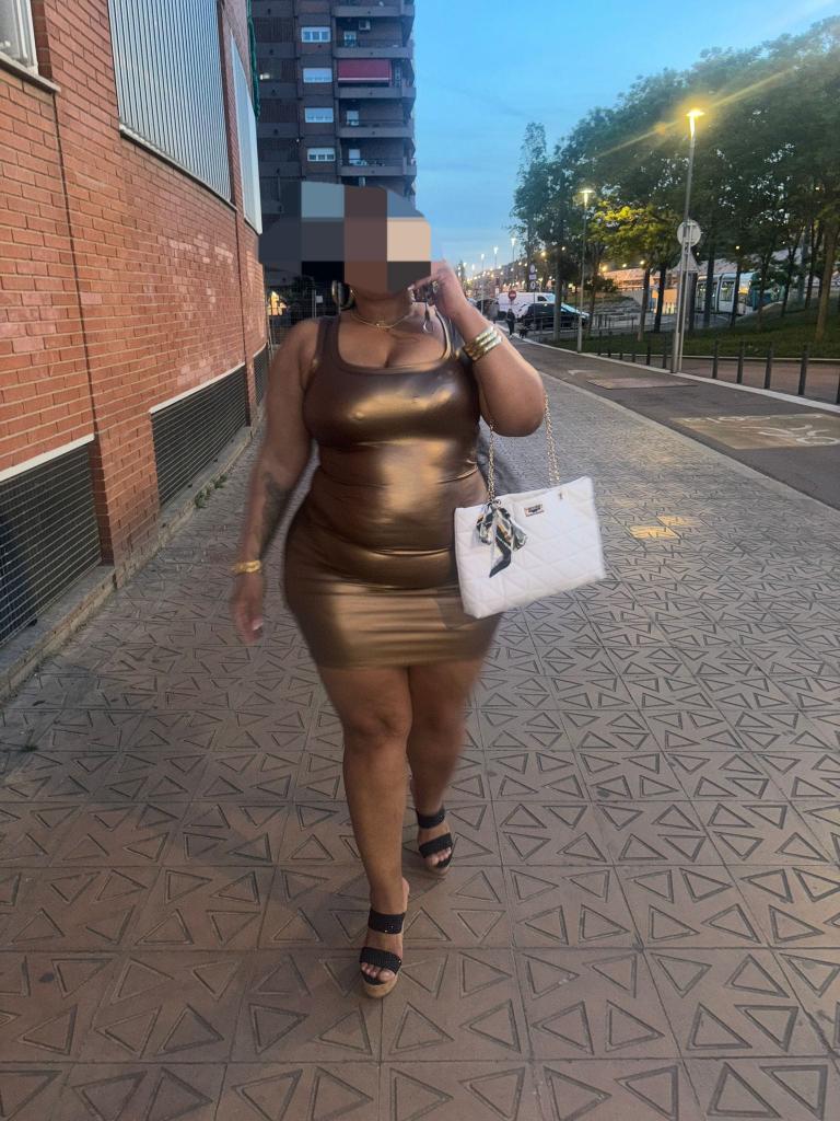 677714108: Chica busca chico en Barcelona