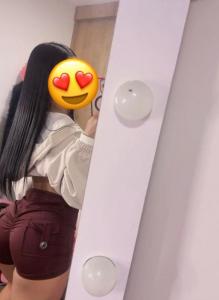 643924037: Chica busca chico en Barcelona