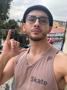 654220667: Chico busca chica en Pontevedra