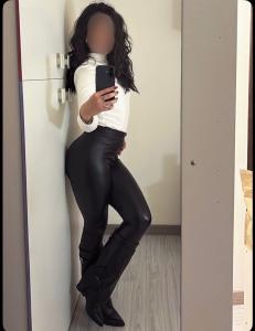 604376347: Chica busca chico en Madrid