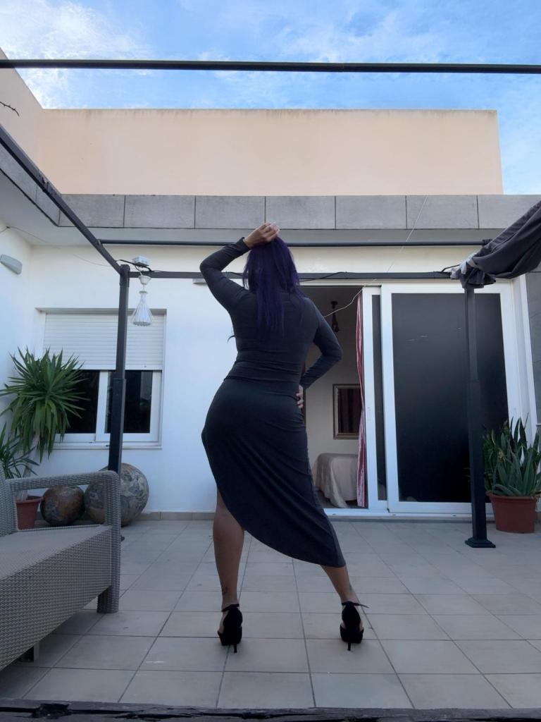 674994652: Chica busca chico en Ibiza