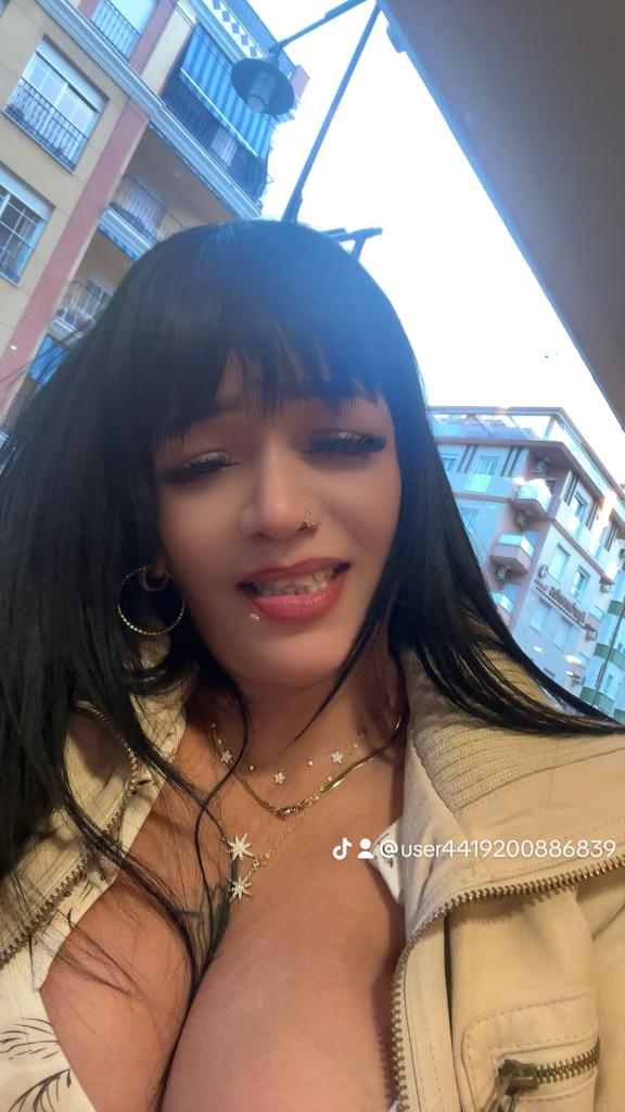 618457337: Chica busca chico en Málaga