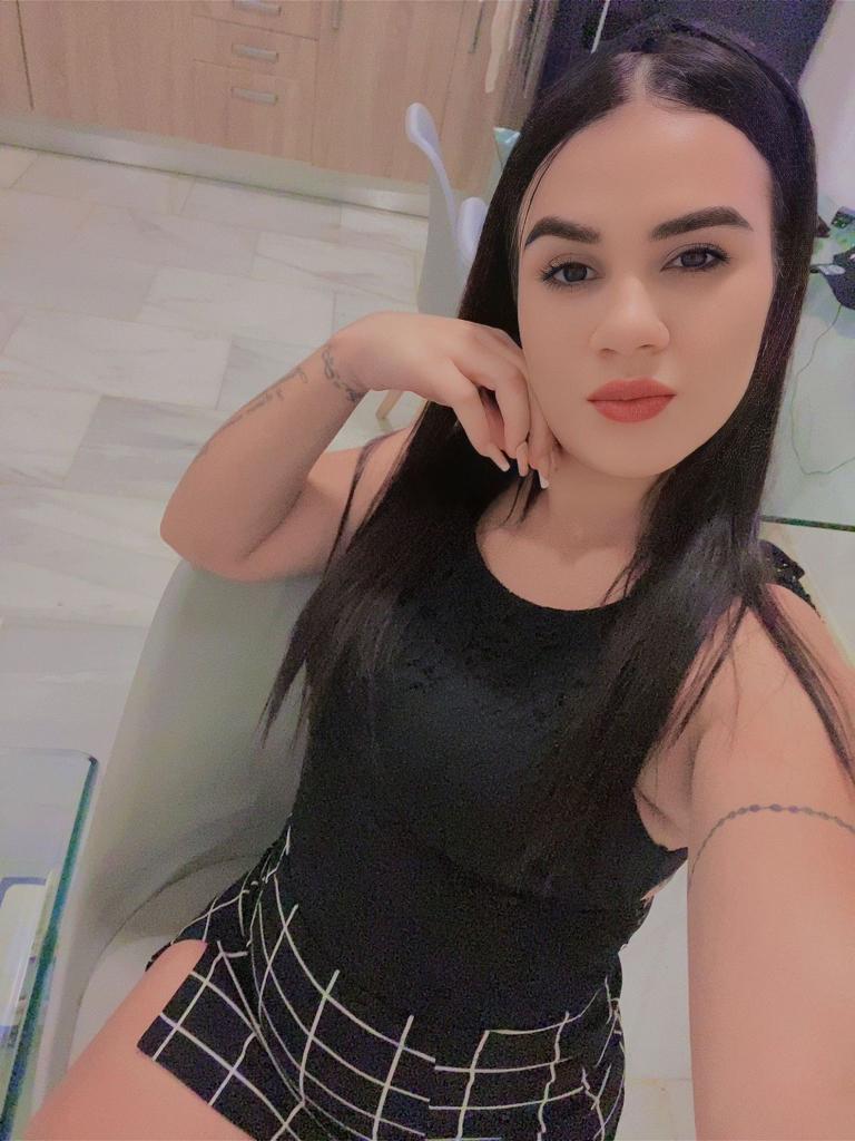 614481249: Chica busca chico en Barcelona