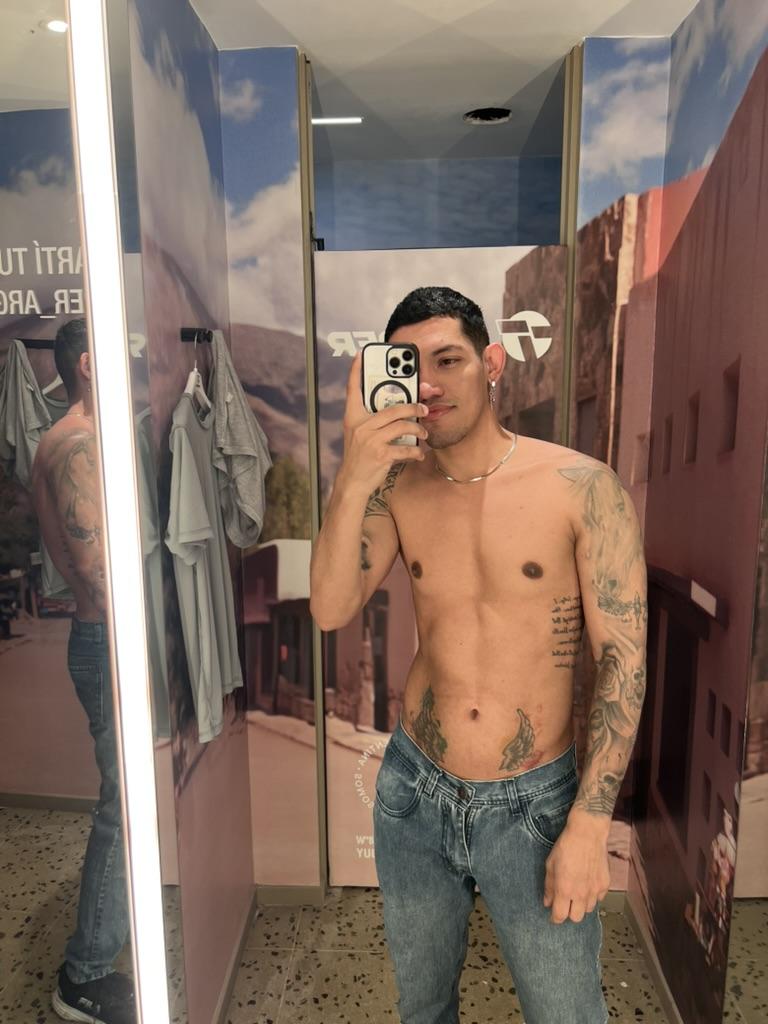 745076296: Chico busca chica en Cádiz