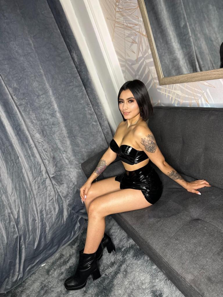 Chica busca chico en Ibiza: Chica busca chico