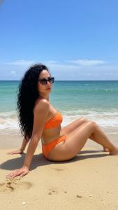 613677079: Chica busca chico en Lugo