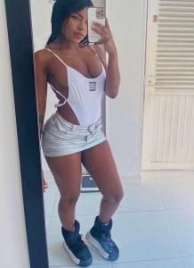 646441884: Chica busca chico en Murcia