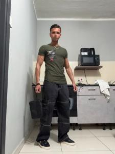 667620982: Chico busca chica en Barcelona