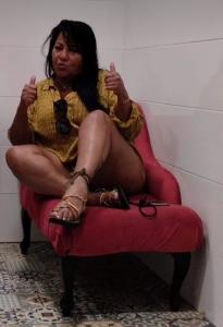 664371235: Chica busca chico en Valencia