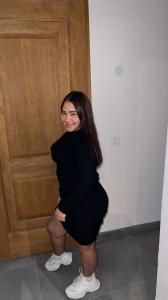 631086796: Chica busca chico en Barcelona