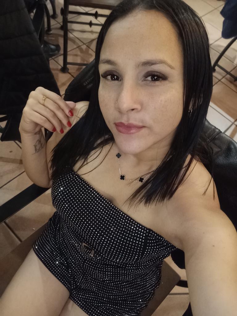 667795050: Chica busca chico en Huelva