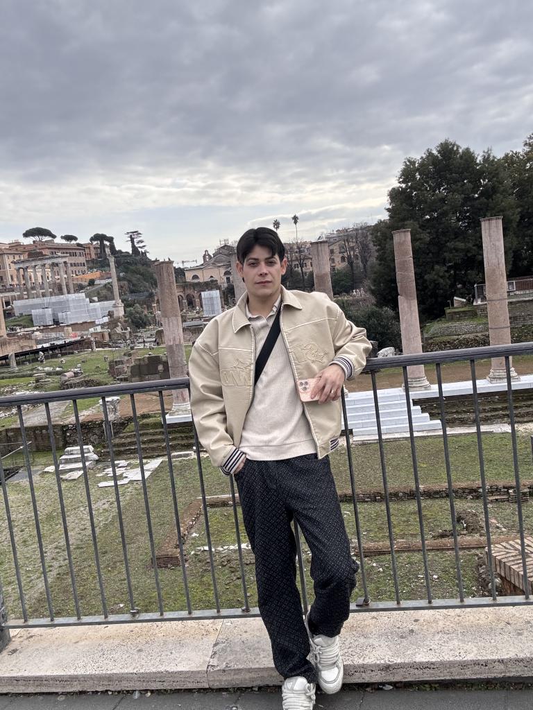 Chico busca chica en Sevilla: 