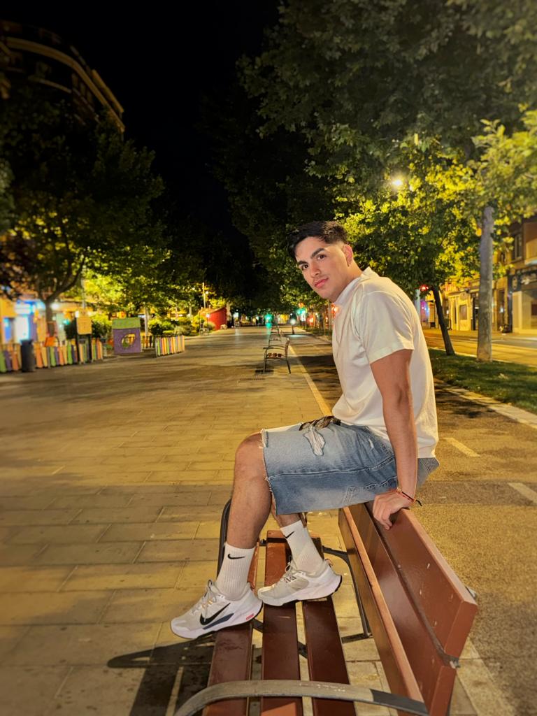 662421374: Chico busca chica en Zaragoza