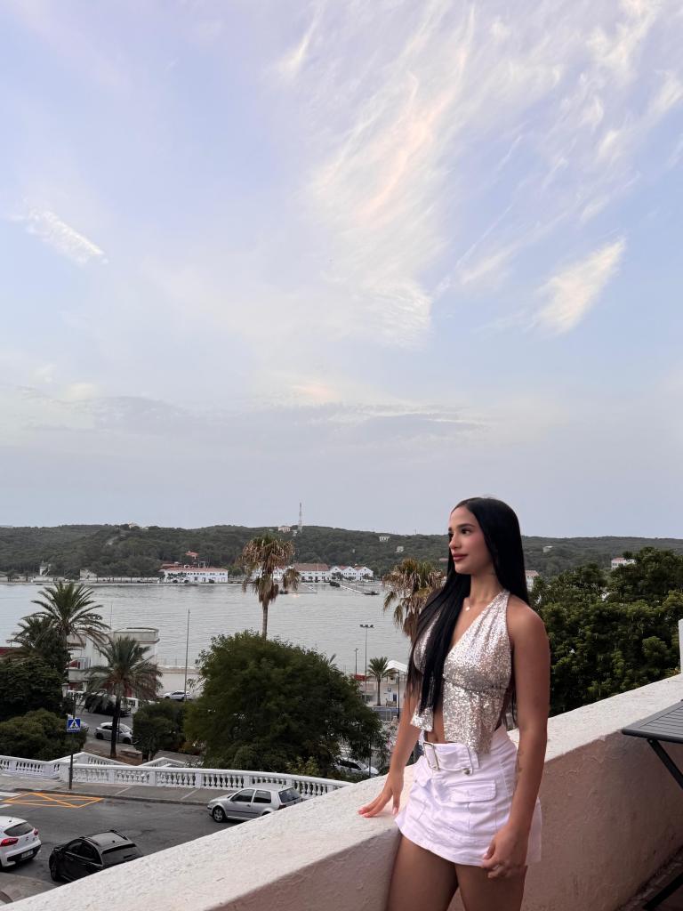 641992863: Chica busca chico en Menorca