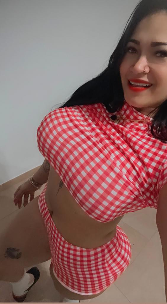 674396631: Chica busca chico en Sevilla