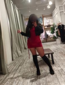 647053081: Chica busca chico en Sevilla