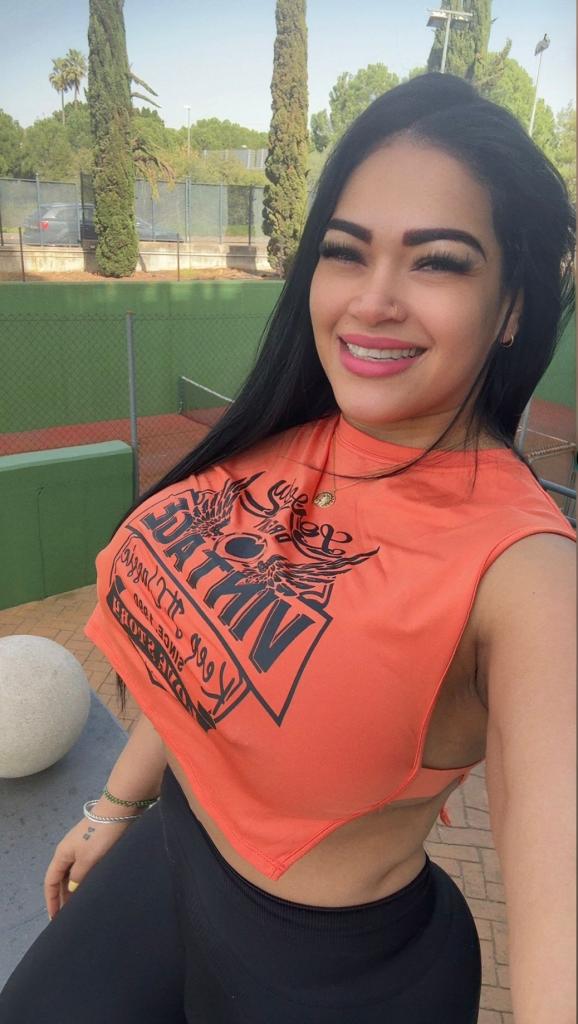 674396631: Chica busca chico en Sevilla