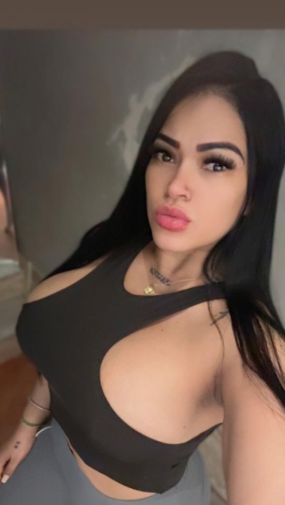 674396631: Chica busca chico en Sevilla