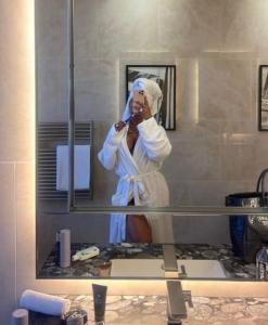 643495110: Chica busca chico en Barcelona