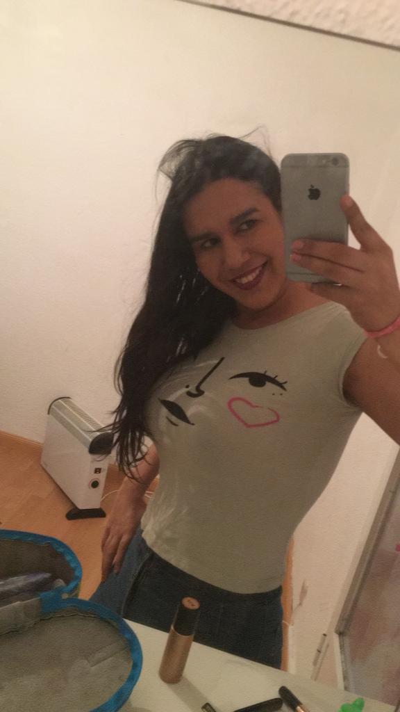 643065159: Transexual en León