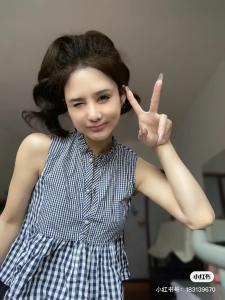 664019629: Chica busca chico en Barcelona