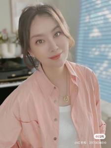 664019629: Chica busca chico en Barcelona