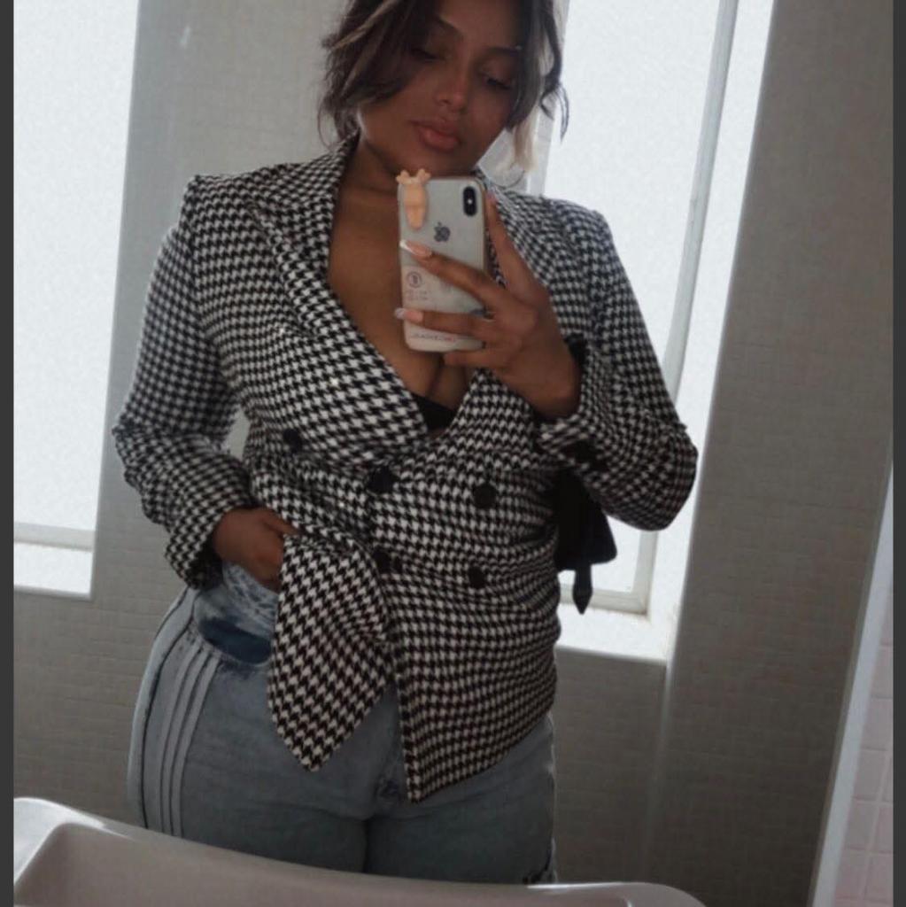 Chica busca chico en Alicante: Chica busca chico