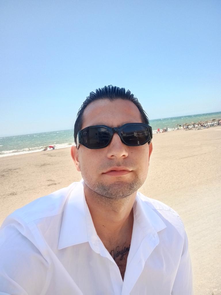 Chico busca chica en Málaga: 