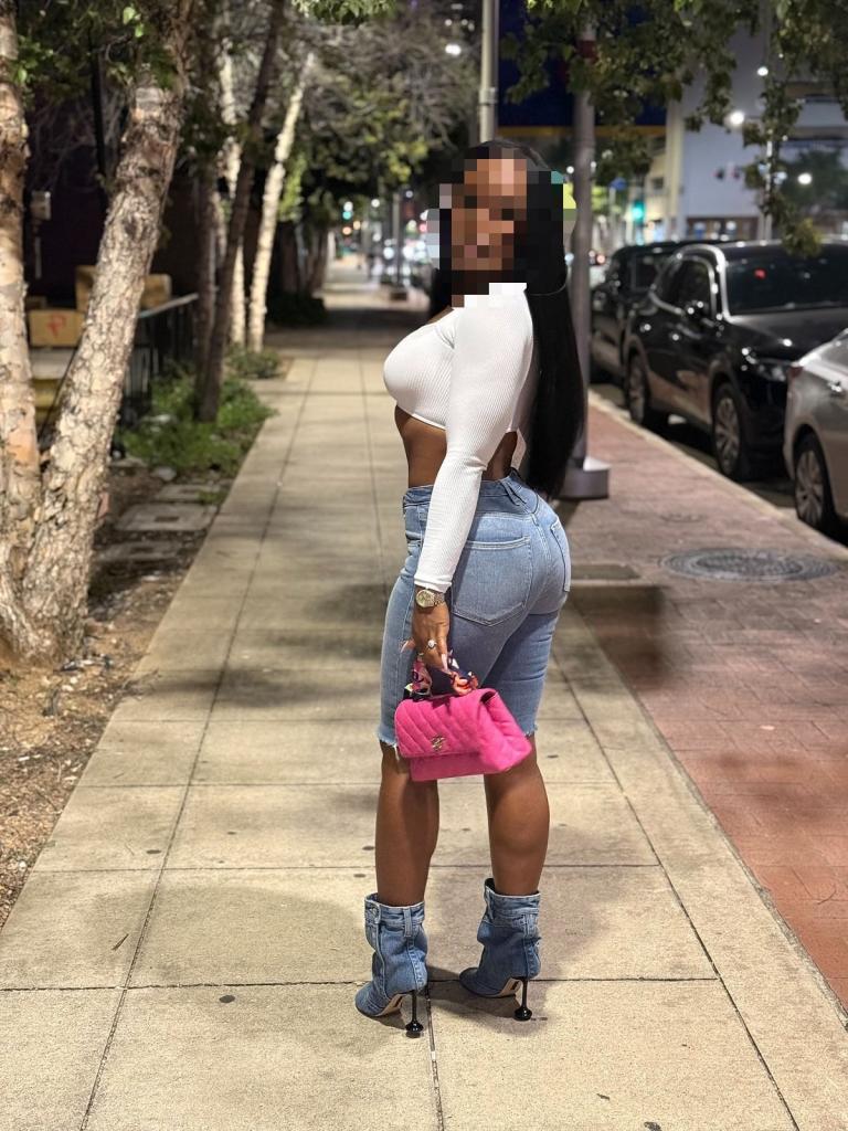 Chica busca chico en Sevilla: 