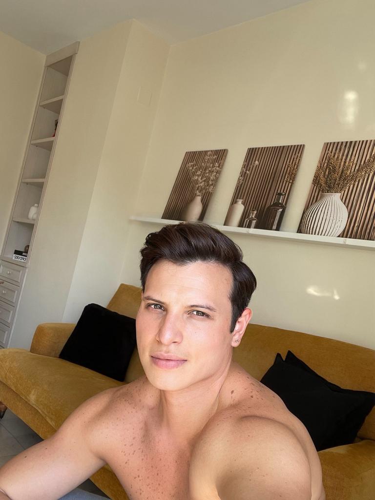 692972990: Chico busca chica en Valencia