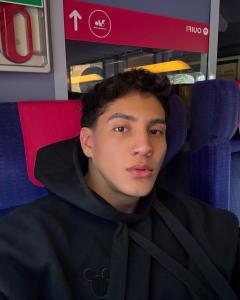 608374027: Chico busca chica en Valencia