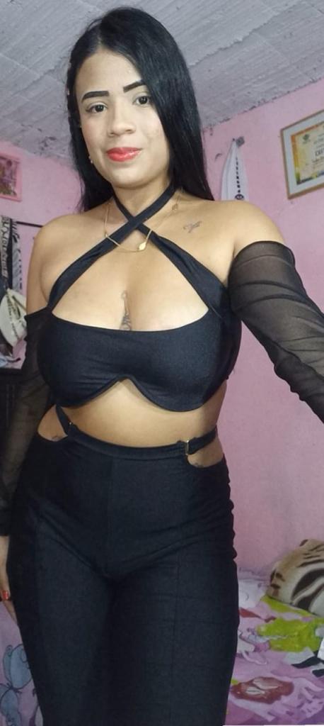623733503: Chica busca chico en Barcelona