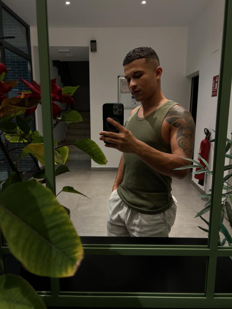 604295307: Chico busca chica en Málaga