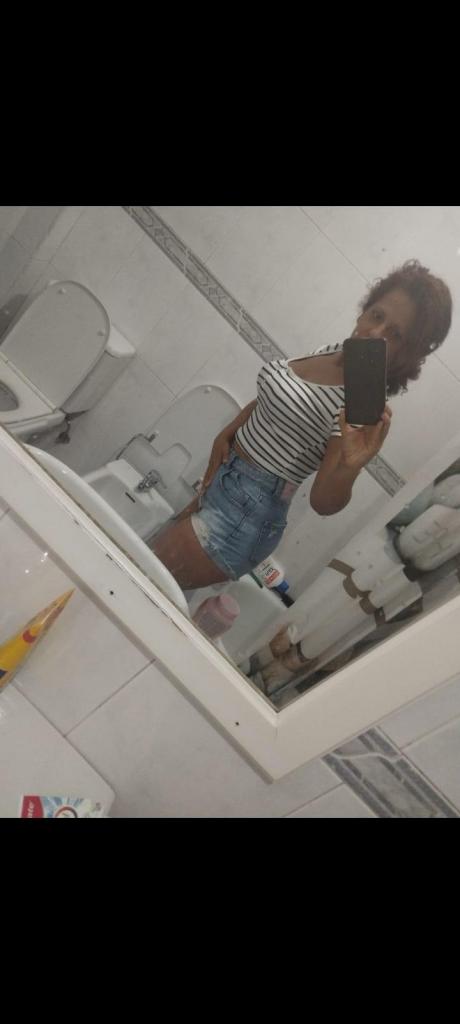 641054119: Chica busca chico en La Coruña