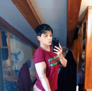 663975239: Chico busca chica en Barcelona